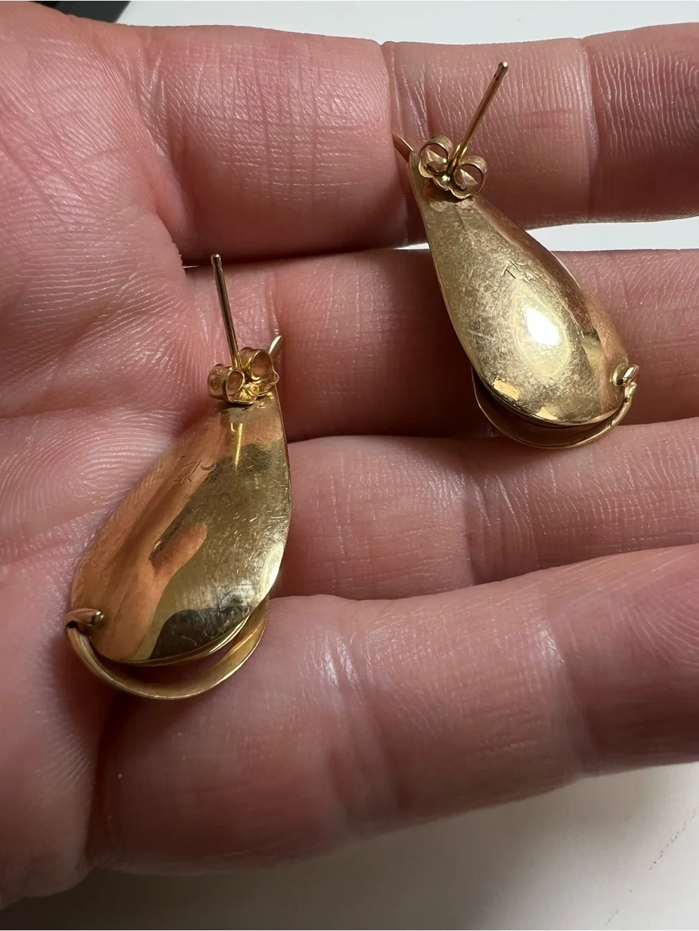 14K Gold Teardrop Pearl Vintage Earrings for pierced ears